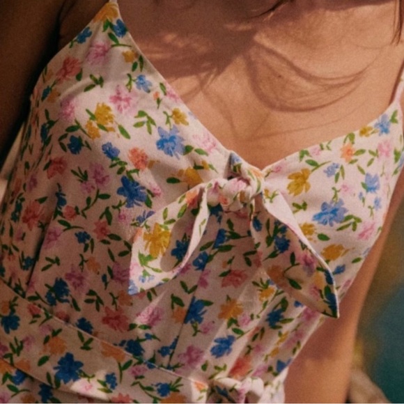 SEZANE Floral Dory Jumpsuit/Romper in Pastel Mini
Flowers US size 6 - Picture 4 of 5